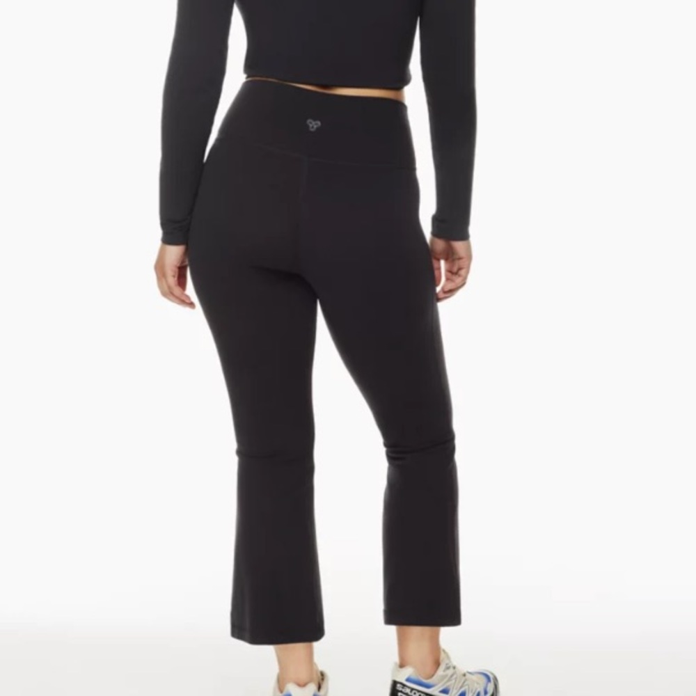 Cropped Aritzia flare leggings